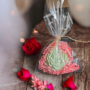 3 oz Peony Flower Wax melt.