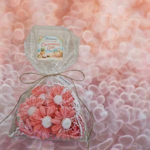 3 oz wax melts in California Girl scent.